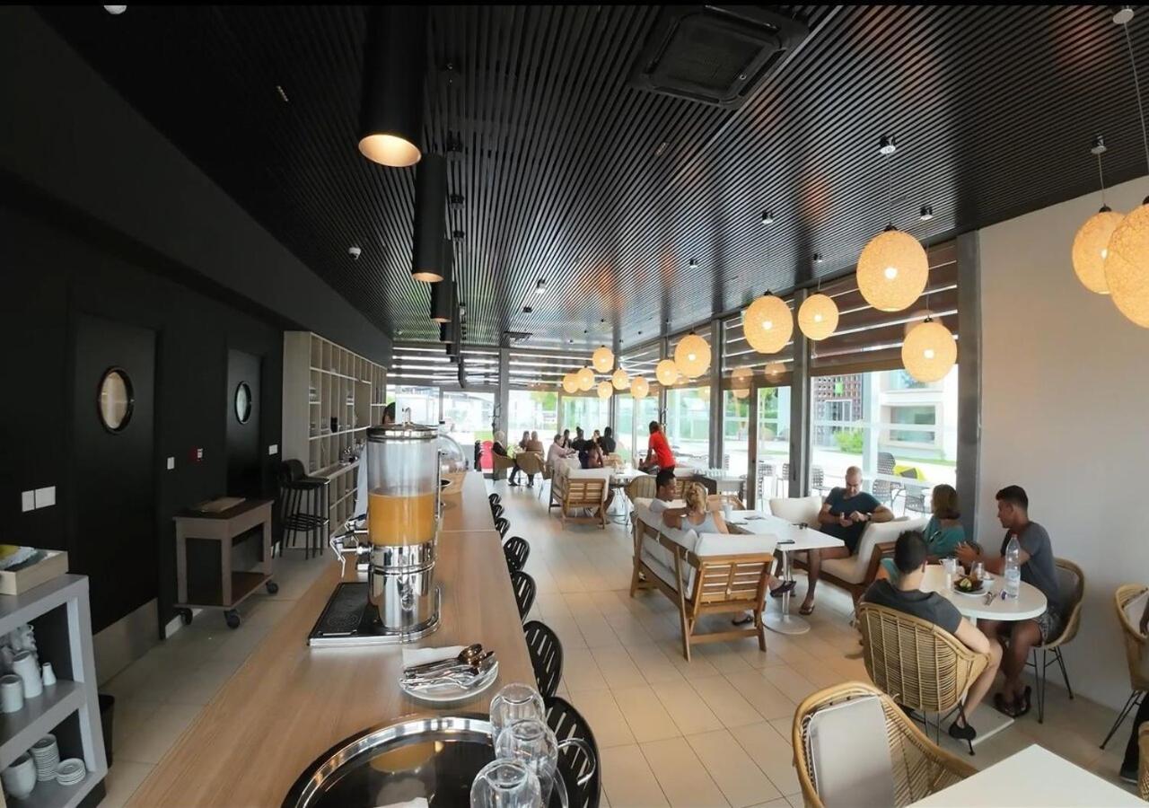 Ibis Styles Mayotte Aeroport Pamandzi Exterior foto